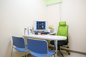 個室形式の診療室と個別カウンセリング室完備